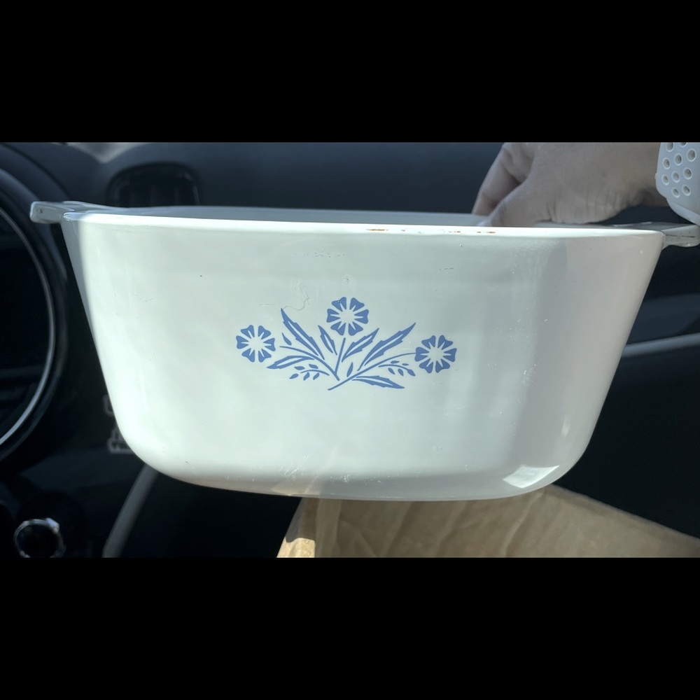 Vintage Blue Corningware Blue Cornflower 2.5 qt casserole dish. Excellent cond.